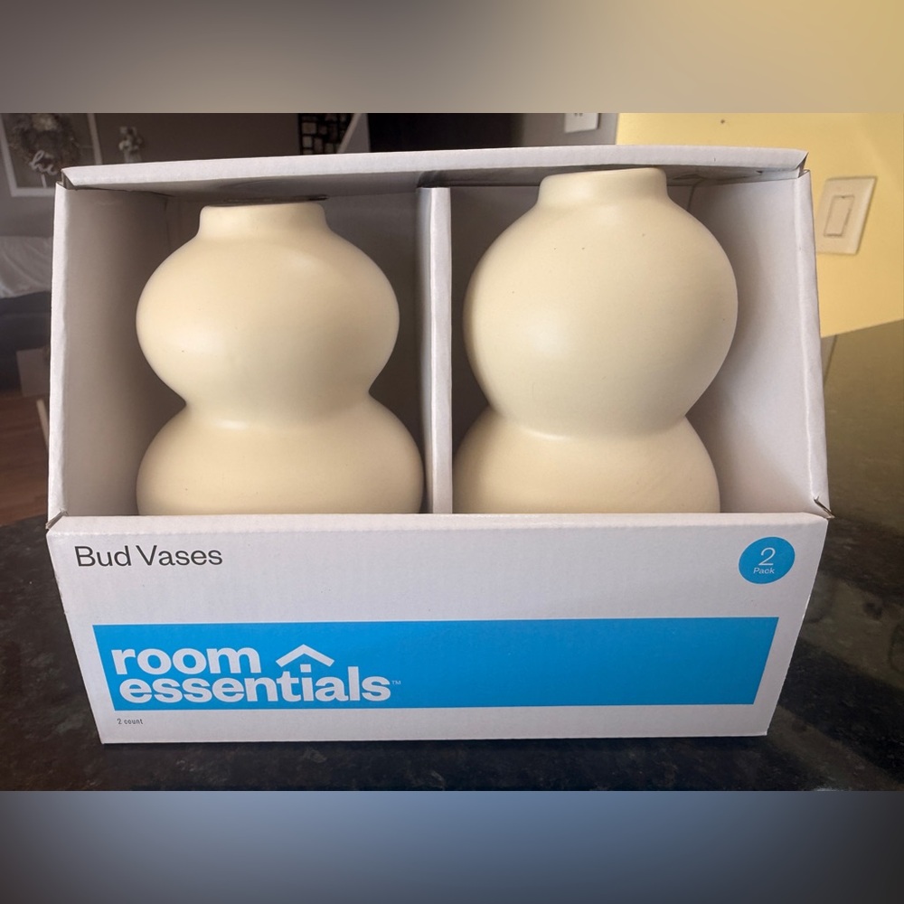 Room Essentials  2 Pack Bud Vases White NEW
